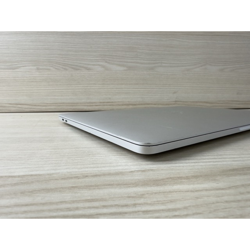 MacBook Pro 13 2020 Silver i5 2ghz 16/512